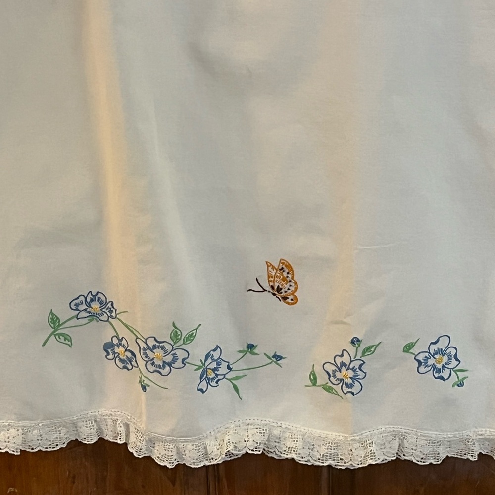 Pair of Handmade & Crosstiched Pillowcases w/lace Border 29” x 21.5” Never Used - Picture 2 of 10